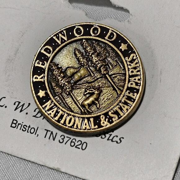 REDWOOD National & State Parks Gold Tone Travel Pin Signed L W Briston - Picture 3 of 5